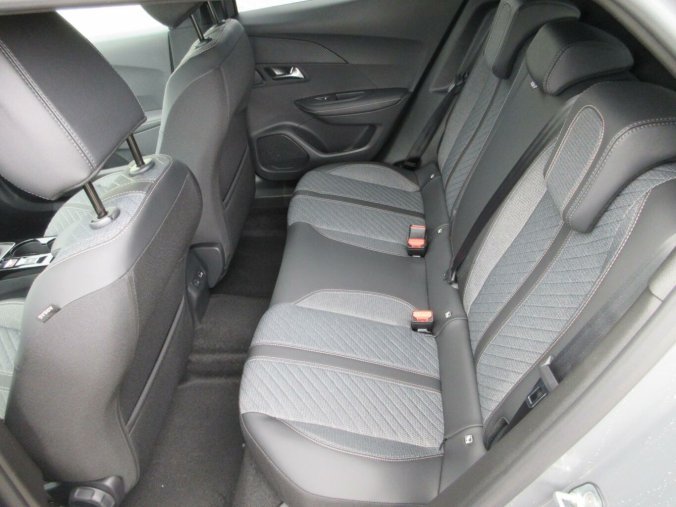 Peugeot 2008, Peugeot 2008 ALLURE PureTech 100 S&S MAN6, barva šedá