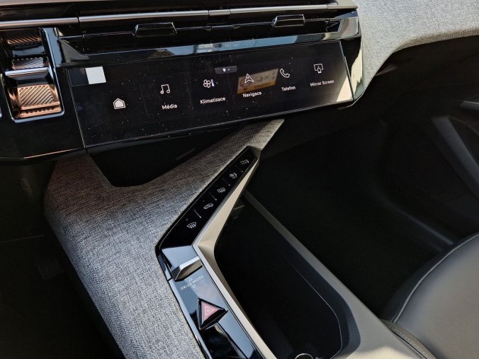 Peugeot 5008, Peugeot 5008 ALLURE Hybrid 145 e-DCS6, barva bílá