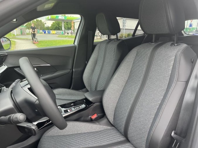 Peugeot 2008, Peugeot 2008 ALLURE PureTech 100 S&S MAN6, barva bílá