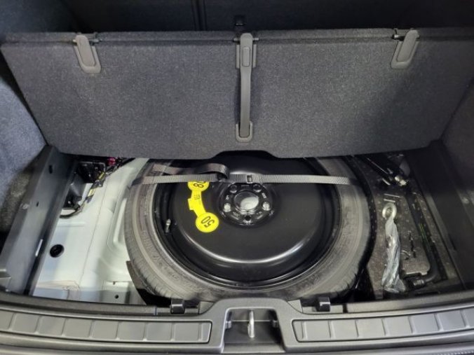 Volvo XC40, B3 2.0L 163 HP AT7 FWD CORE, barva šedá
