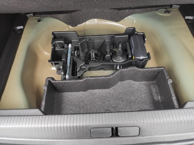 Peugeot 2008, Peugeot 2008 ALLURE 1.2 100k MAN6, barva modrá