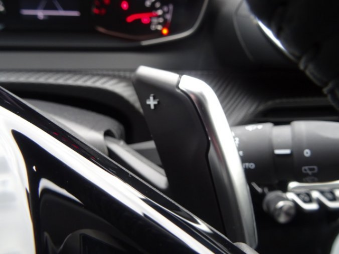 Peugeot 208, ALLURE 1.2 PureTech 100k EAT8, barva černá