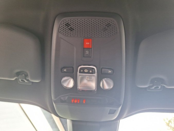Peugeot 2008, Peugeot 2008 ALLURE Hybrid 145 e-DCS6, barva modrá