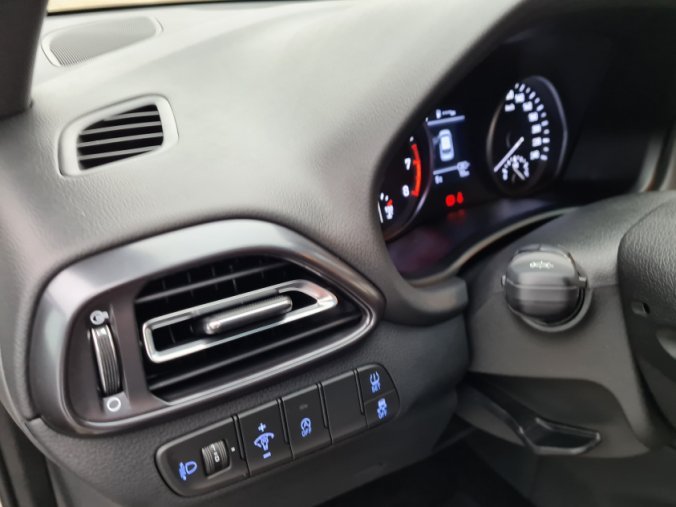 Hyundai i30, 1,5 T-GDI 117 kW iMT MHEV, barva bílá