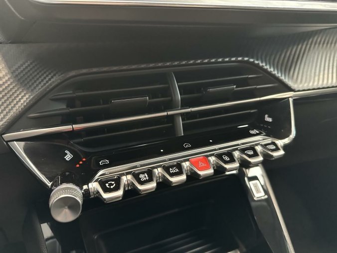 Peugeot 208, Peugeot 208 ACTIVE PureTech 75 MAN5, barva červená