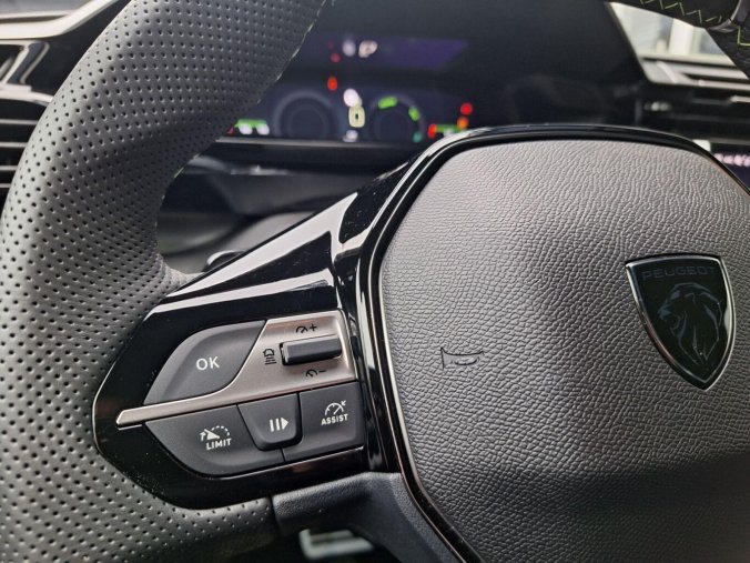 Peugeot 308, Peugeot 308 SW GT Hybrid 145 e-DCS6, barva červená