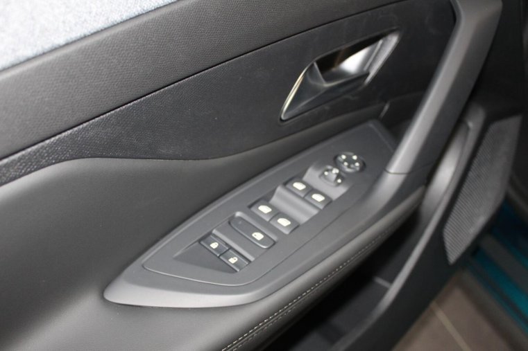 Peugeot 408, Peugeot 408 ALLURE Hybrid 145 e-DCS6, barva modrá