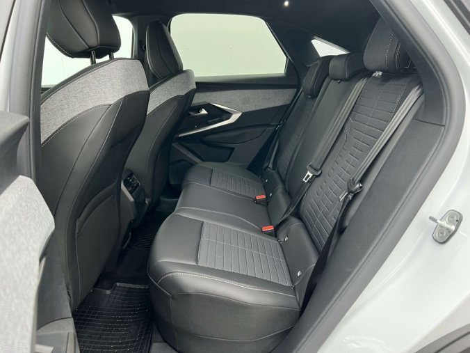 Peugeot 3008, Peugeot 3008 ALLURE Hybrid e-DCS6 1,2, barva bílá