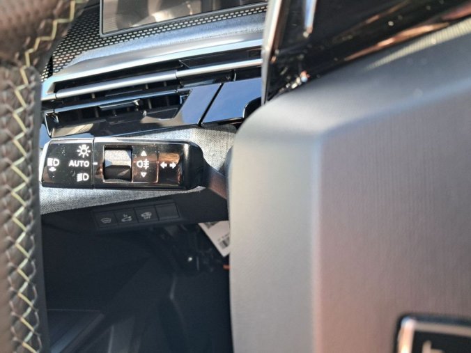 Peugeot 3008, Peugeot 3008 3008 GT Hybrid 145 e-DCS6, barva šedá