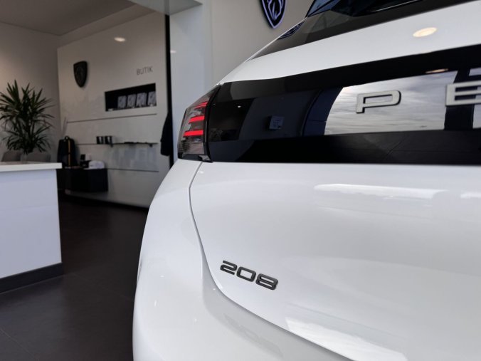 Peugeot 208, Peugeot 208 STYLE, 100 koní, zadní senzory, barva bílá