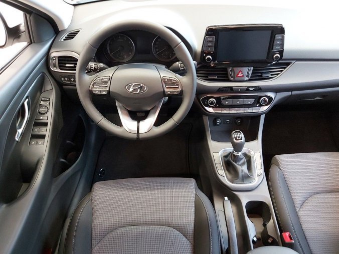 Hyundai i30, sedan, Nová i30 fastback Family Comfort 1,0 T-GDI 88 kW, barva bílá