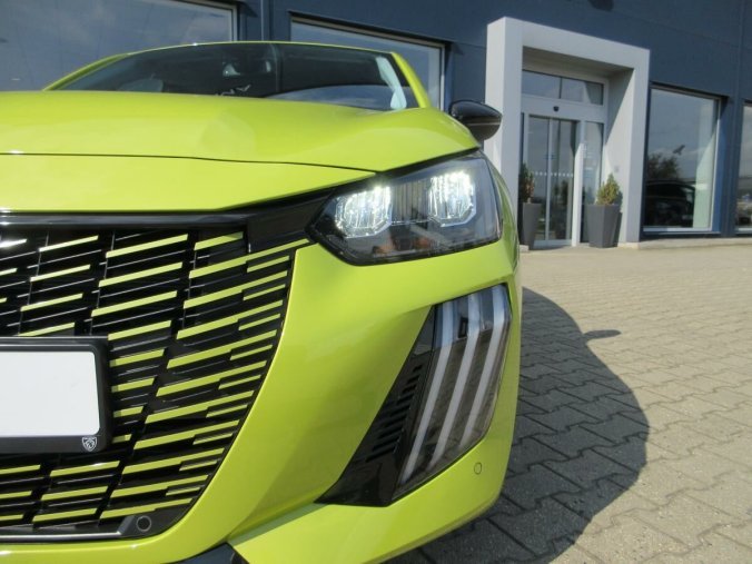 Peugeot 208, Peugeot 208 ALLURE Hybrid 100 e-DCS6, barva žlutá