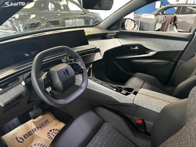 Peugeot 3008, Peugeot 3008 ALLURE Hybrid 145 e-DCS6, barva modrá