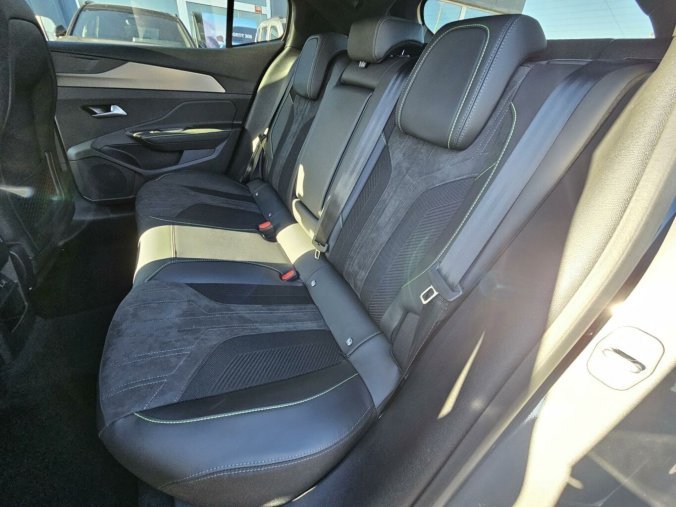 Peugeot 408, Peugeot 408 GT Hybrid 145 e-DCS6, barva šedá