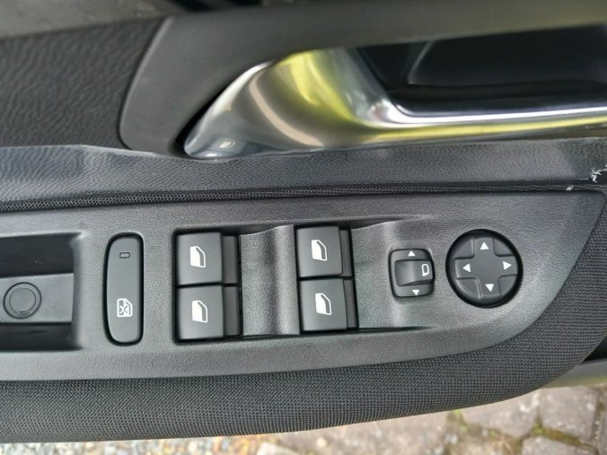 Peugeot 208, Peugeot 208 Active PureTech 75 S&S MAN5, barva žlutá