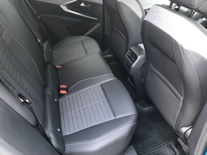 Peugeot 3008, Peugeot 3008 ALLURE Hybrid e-DCS6 1,2, barva modrá