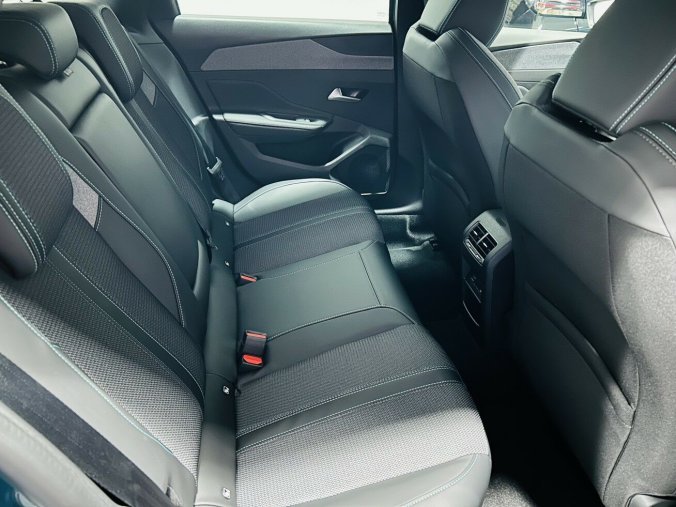 Peugeot 308, Peugeot 308 SW ALLURE Hybrid 136 e-DCS6, barva modrá