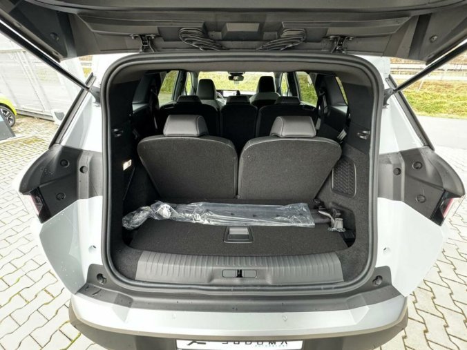 Peugeot 5008, Peugeot 5008 5008 ALLURE Hybrid 136 e-DCS6, barva bílá