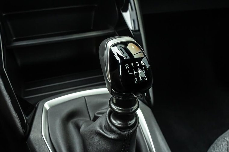 Peugeot 208, Peugeot 208 1,2 STYLE PureTech 100 S&S MAN, barva žlutá