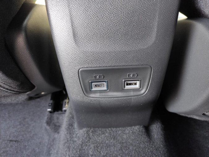 Peugeot 2008, Peugeot 2008 ALLURE 1.2 100k MAN6, barva stříbrná