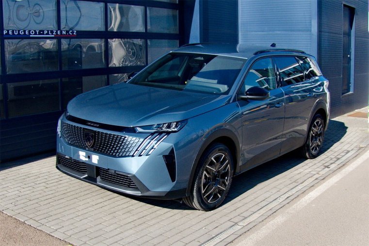 Peugeot 5008, Peugeot 5008 ALLURE Hybrid 145 e-DCS6, barva modrá
