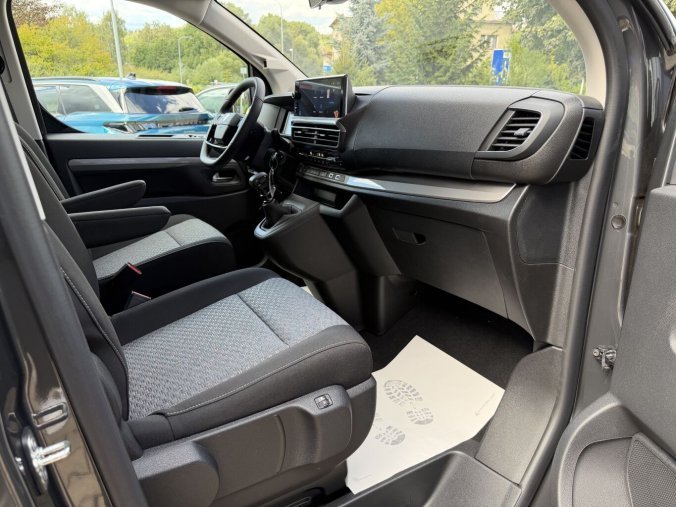 Peugeot Traveller, Peugeot Traveller Active L2 2.2 BlueHDi 150 MAN6, barva zelená