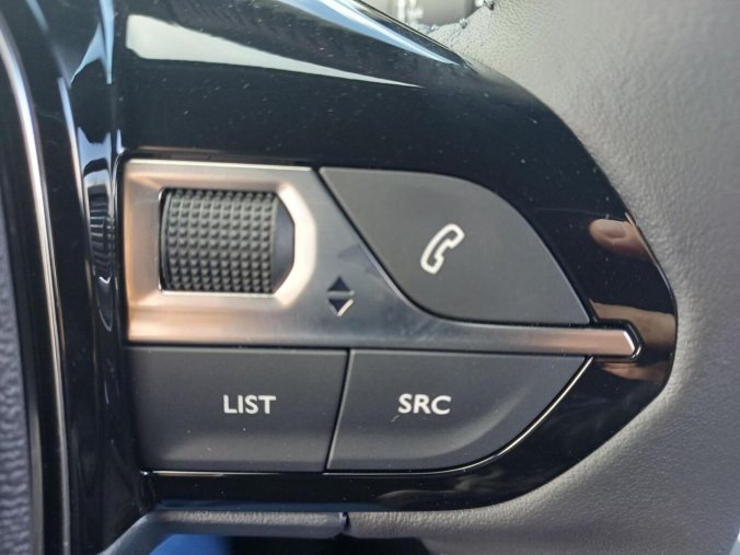 Peugeot 2008, Peugeot 2008 STYLE Hybrid 110 e-DCS6, barva modrá