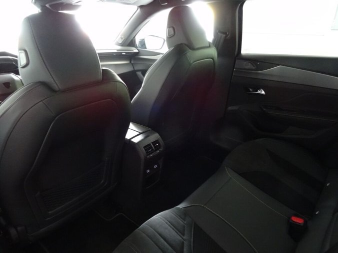 Peugeot 408, Peugeot 408 GT Hybrid 136 e-DCS6, barva modrá