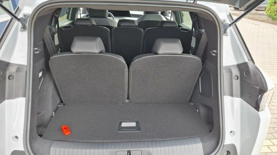 Peugeot 5008, Peugeot 5008 ALLURE Hybrid 145 e-DCS6, barva bílá