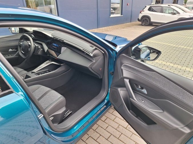 Peugeot 408, Peugeot 408 ALLURE Hybrid 136 e-DCS6, barva modrá