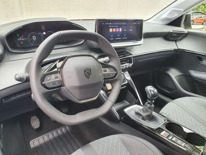 Peugeot 208, Peugeot 208 ALLURE 1.2 PT 100k MAN6, barva žlutá