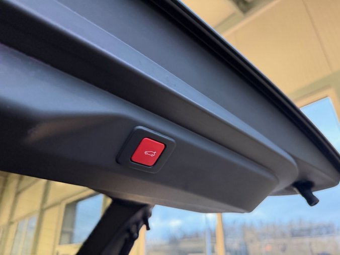 Peugeot 3008, Peugeot 3008 GT Hybrid 145 e-DCS6, barva modrá