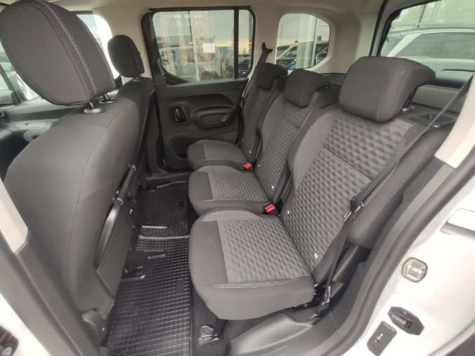 Peugeot Rifter, Peugeot Rifter ELEKTRIC GT 136 rezervace, barva bílá