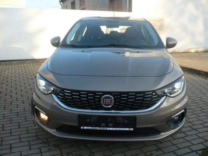 Fiat Tipo, HB 1.4 95k Lounge, barva hnědá