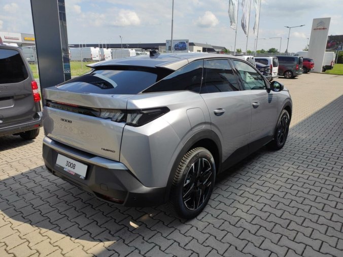 Peugeot 3008, Peugeot 3008 ALLURE 145k AUT HYBRID, barva stříbrná