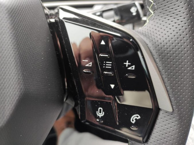 Peugeot 3008, Peugeot 3008 GT 1.2 HY 145k AUT 6, barva modrá