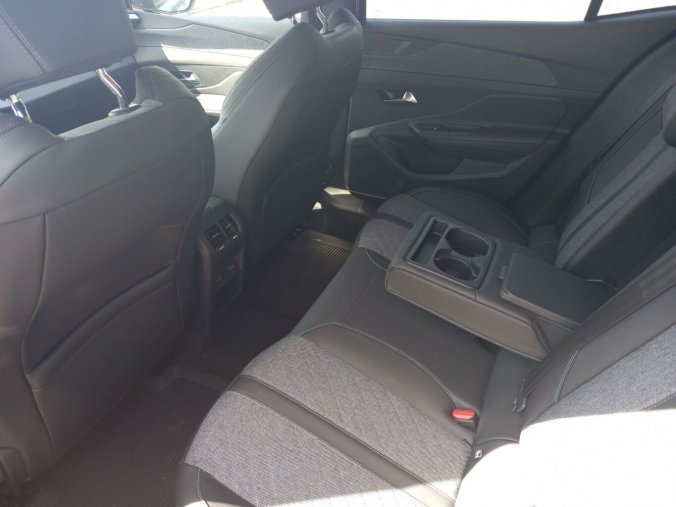 Peugeot 408, Peugeot 408 ALLURE Hybrid 145 e-DCS6, barva modrá