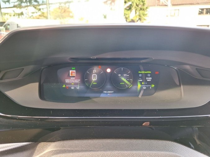 Peugeot 408, Peugeot 408 GT Hybrid 145 e-DCS6, barva červená