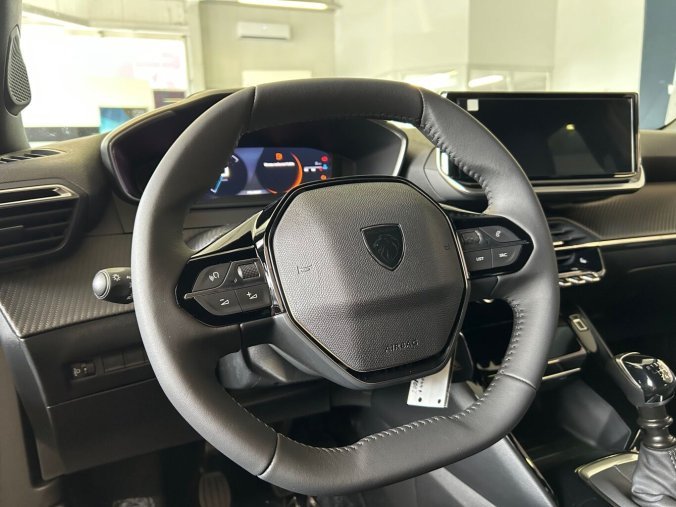 Peugeot 2008, Peugeot 2008 ALLURE PureTech 100 MAN6, barva modrá