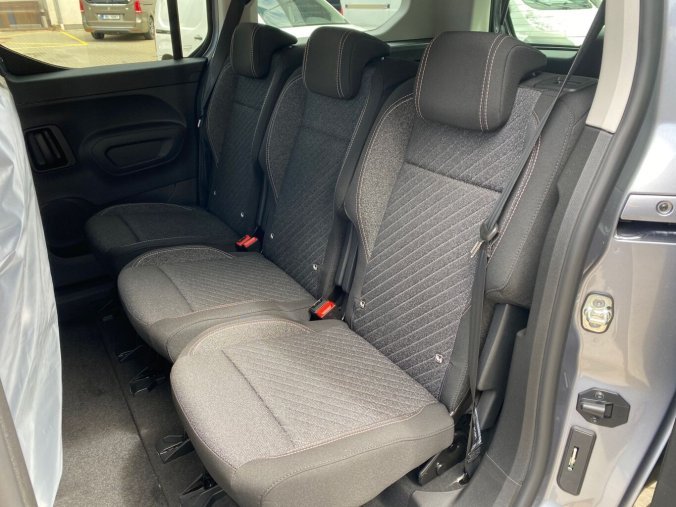 Peugeot Rifter, Peugeot Rifter LONG ALLURE BlueHDi -7 MÍST - 130 MAN6 - 2281, barva šedá