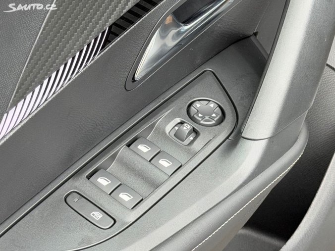 Peugeot 2008, Peugeot 2008 ALLURE PureTech 130k EAT8, barva bílá