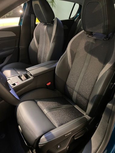 Peugeot 308, Peugeot 308 ALLURE Hybrid 136 e-DCS6 - 7814, barva modrá