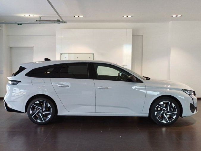Peugeot 308, Peugeot 308 SW ALLURE Hybrid 145 e-DCS6, barva bílá