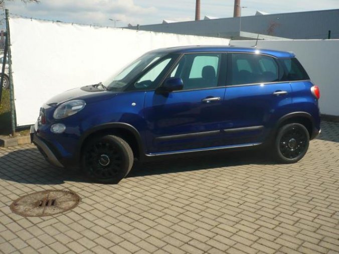 Fiat 500L, 1,4 16v 95k Connect, barva modrá