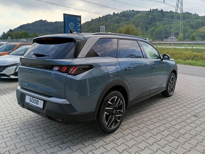 Peugeot 5008, Peugeot 5008 ALLURE Hybrid 145 e-DCS6, barva modrá