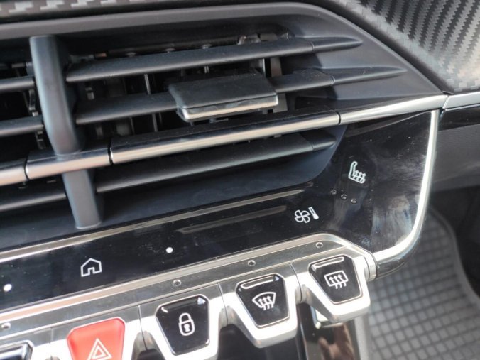 Peugeot 208, Peugeot 208 STYLE 1.2i 100k MAN6, barva stříbrná