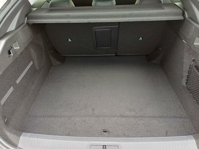 Peugeot 408, Peugeot 408 ALLURE Hybrid 136 e-DCS6, barva šedá
