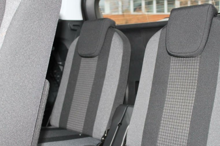 Peugeot 5008, Peugeot 5008 REZERVACE ACTIVE PACK 130 EAT8, barva šedá