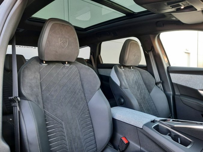 Peugeot 5008, Peugeot 5008 GT Hybrid 136 e-DCS6, barva šedá