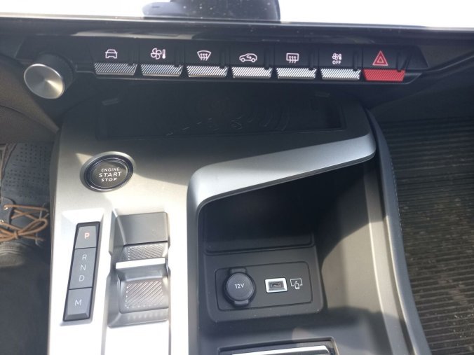 Peugeot 408, Peugeot 408 ALLURE Hybrid 145 e-DCS6, barva modrá